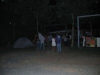 ...dopo una serata passata a cantare con le ragazze di Lecco e Verona e i ragazzi di Como arriva la guardia a dirci che in campeggio alle 00.30 di solito non si fa casino e cosi' ci avviamo verso il centro di Castiglione della Pescaia...